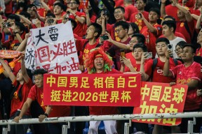 满冠官网-精彩足球比赛引发球迷关注，看点十足