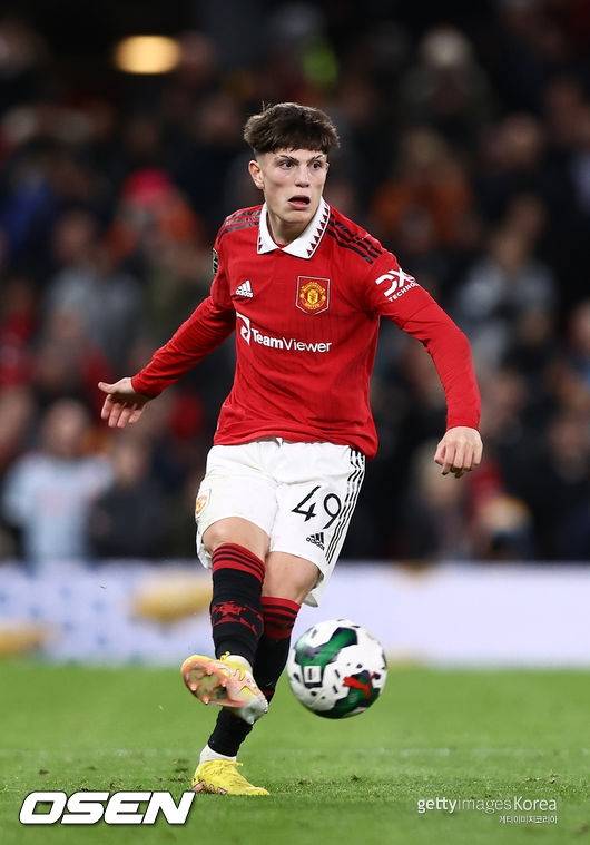 包含曼联签下阿尔梅里亚年轻球员，重金打造未来之星的词条